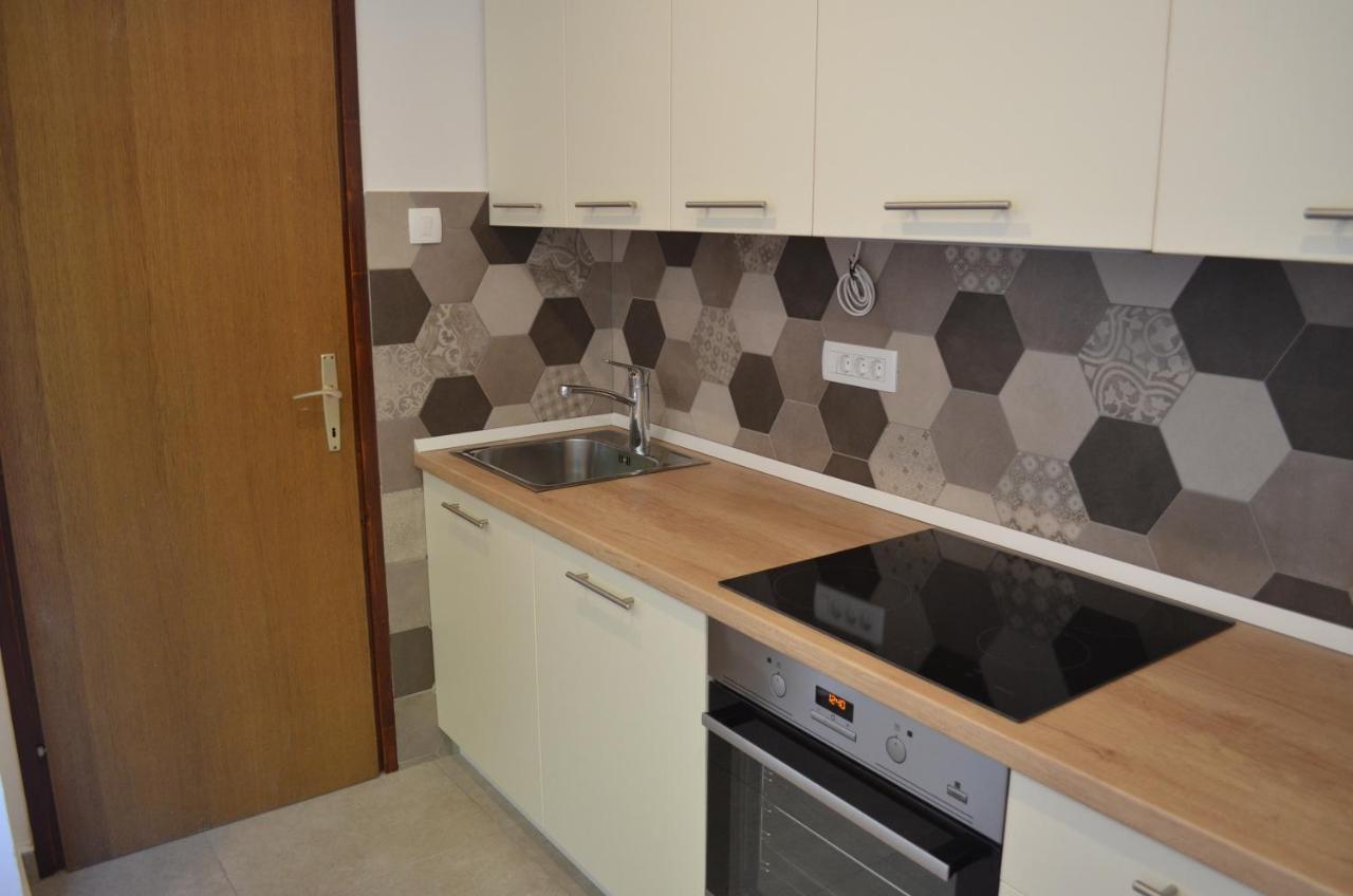 Apartments Mare Malinska Bagian luar foto