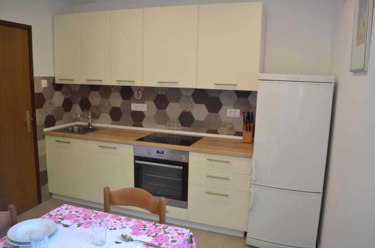 Apartments Mare Malinska Bagian luar foto
