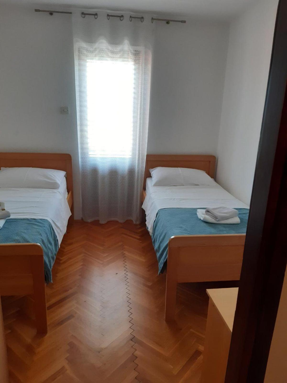 Apartments Mare Malinska Bagian luar foto