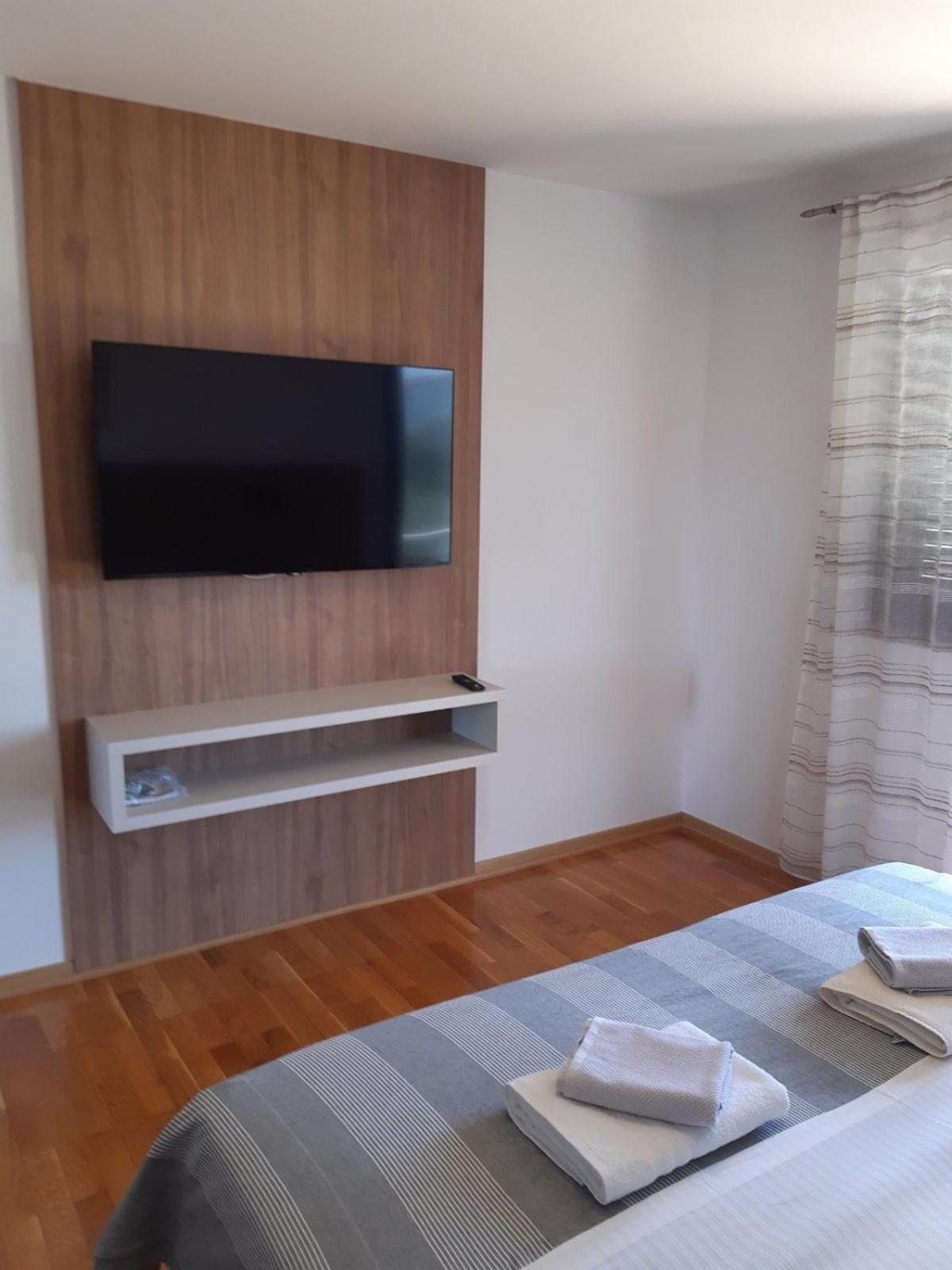 Apartments Mare Malinska Bagian luar foto