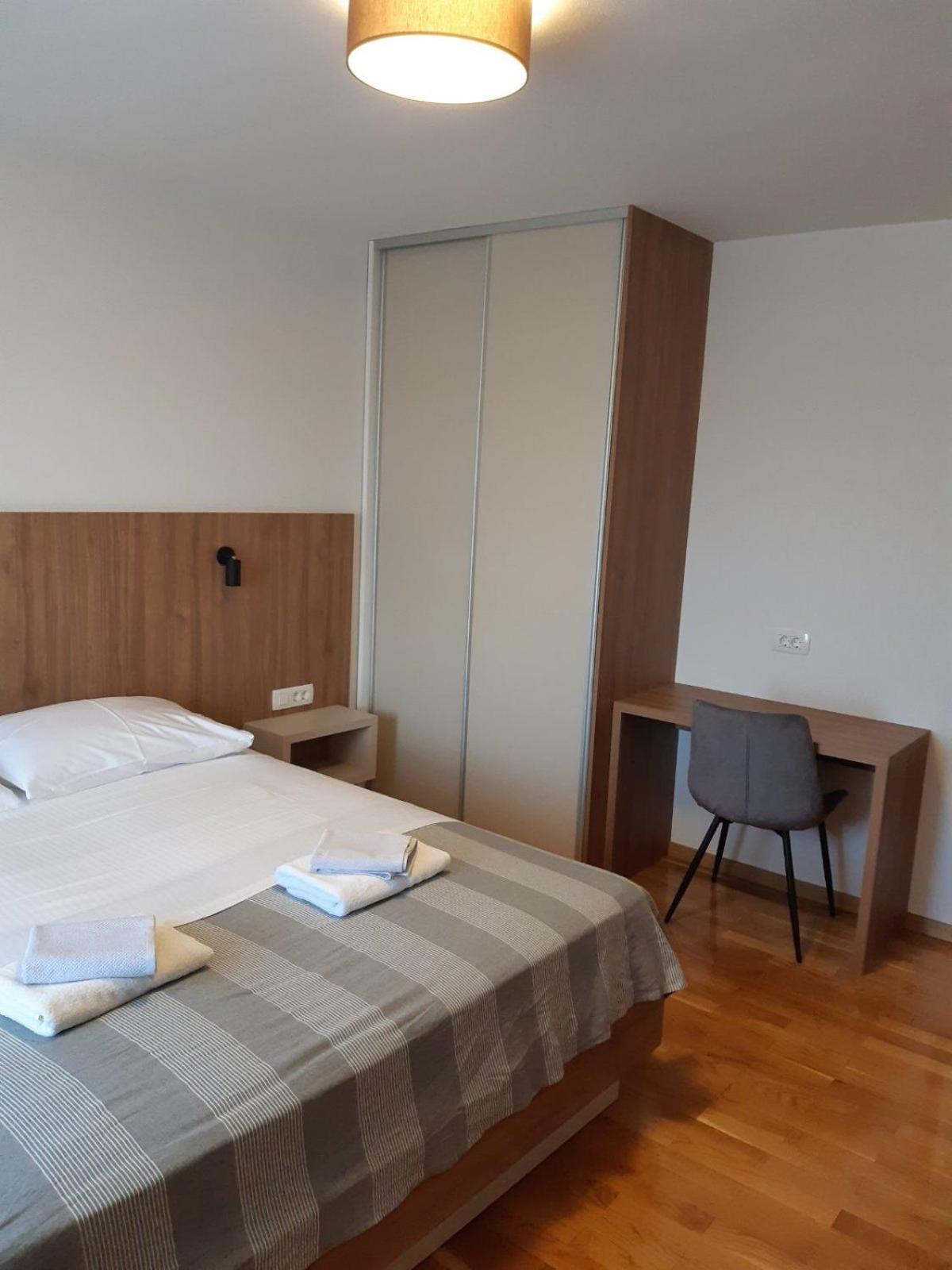 Apartments Mare Malinska Bagian luar foto