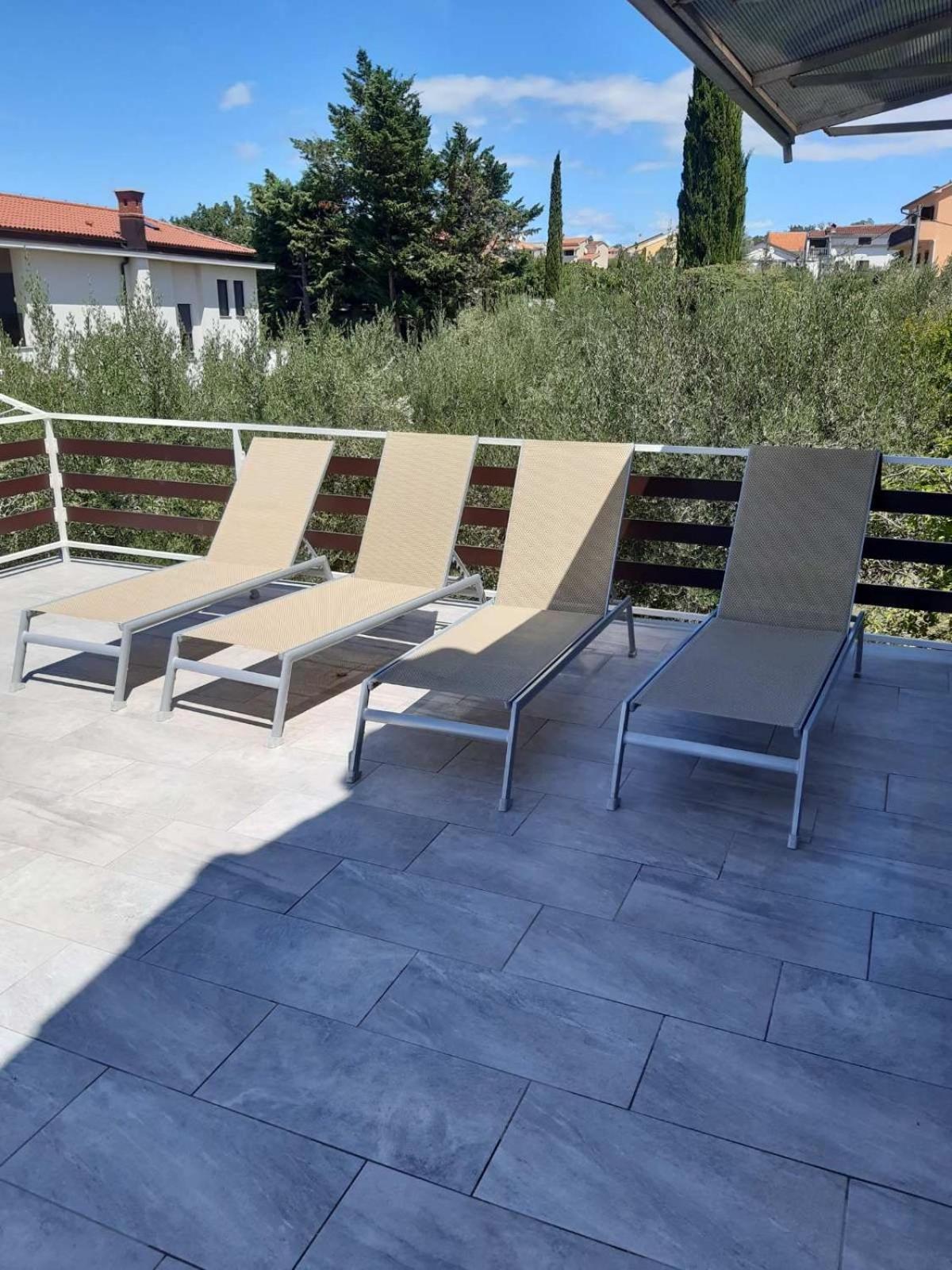 Apartments Mare Malinska Bagian luar foto