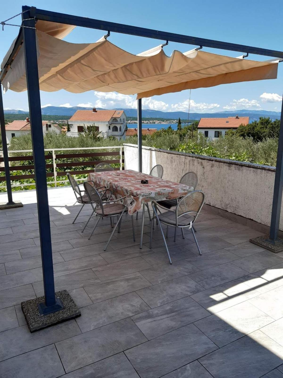 Apartments Mare Malinska Bagian luar foto