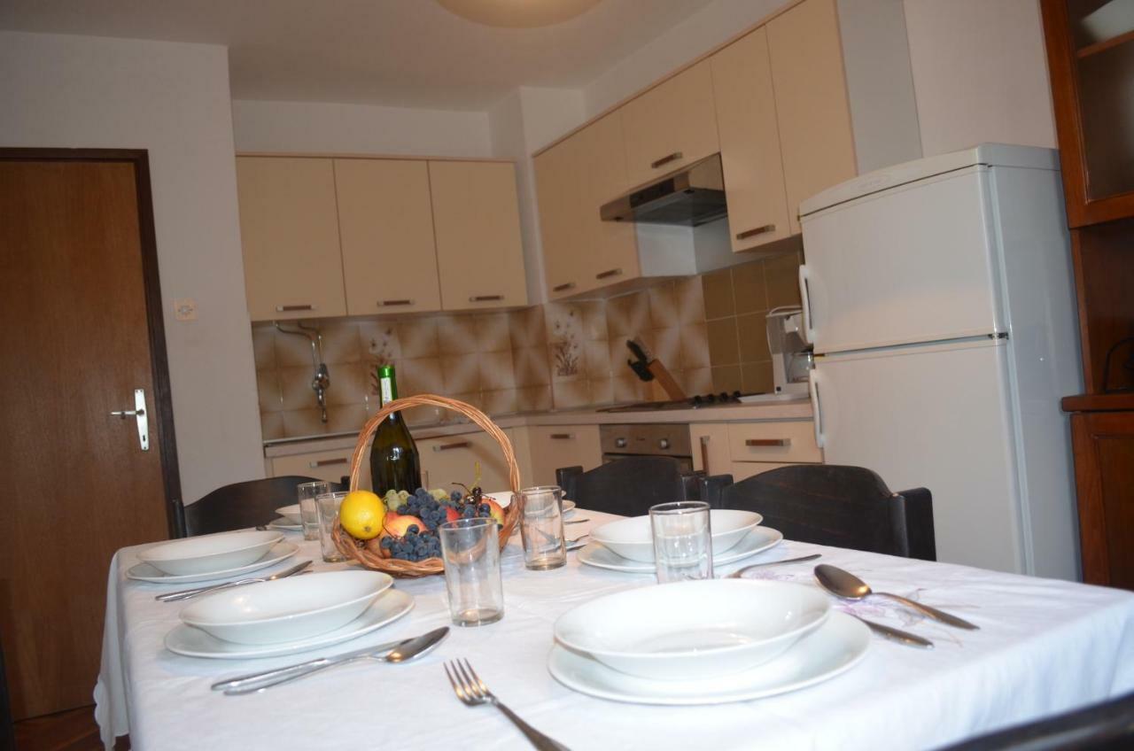 Apartments Mare Malinska Bagian luar foto