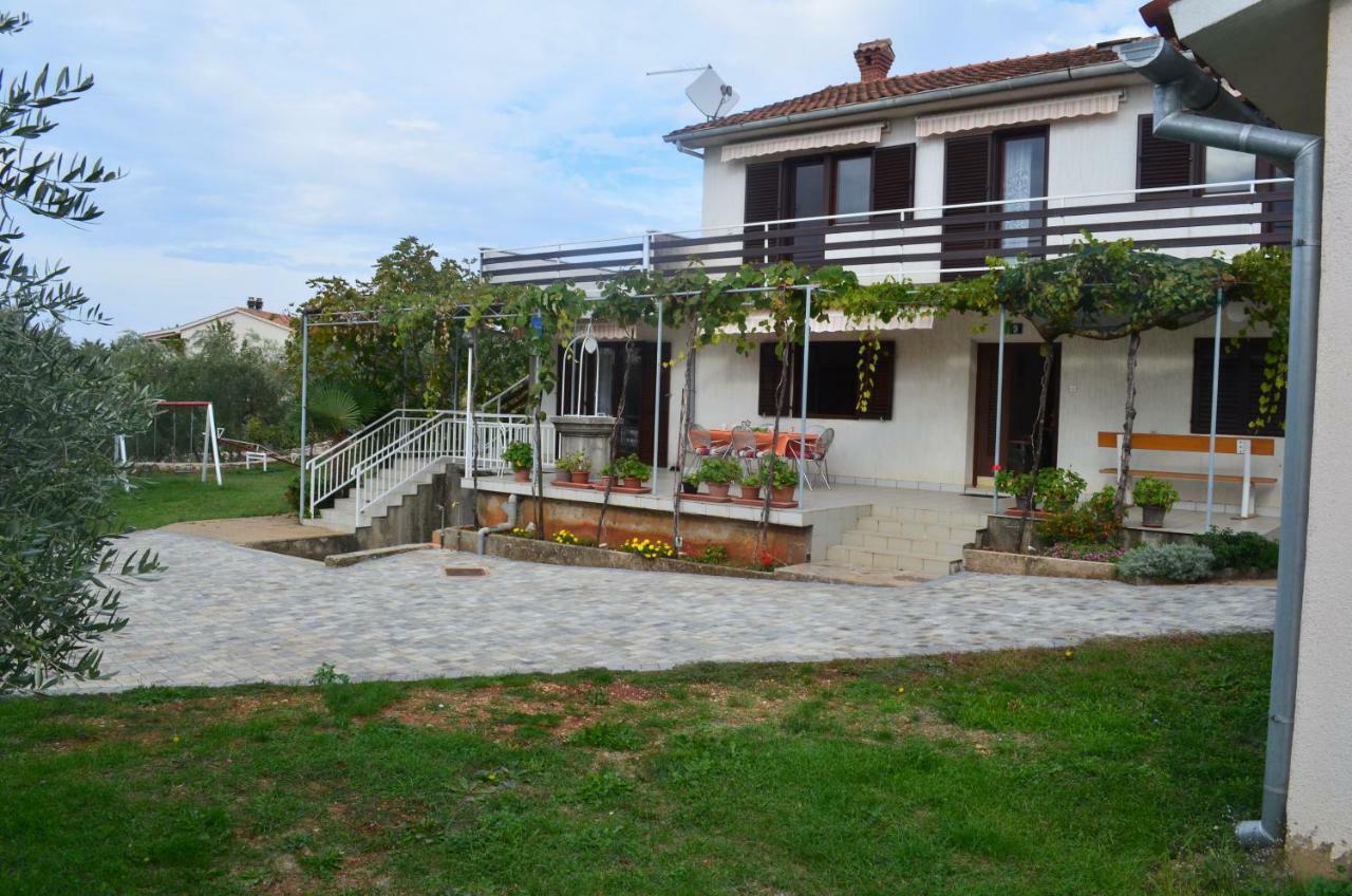 Apartments Mare Malinska Bagian luar foto