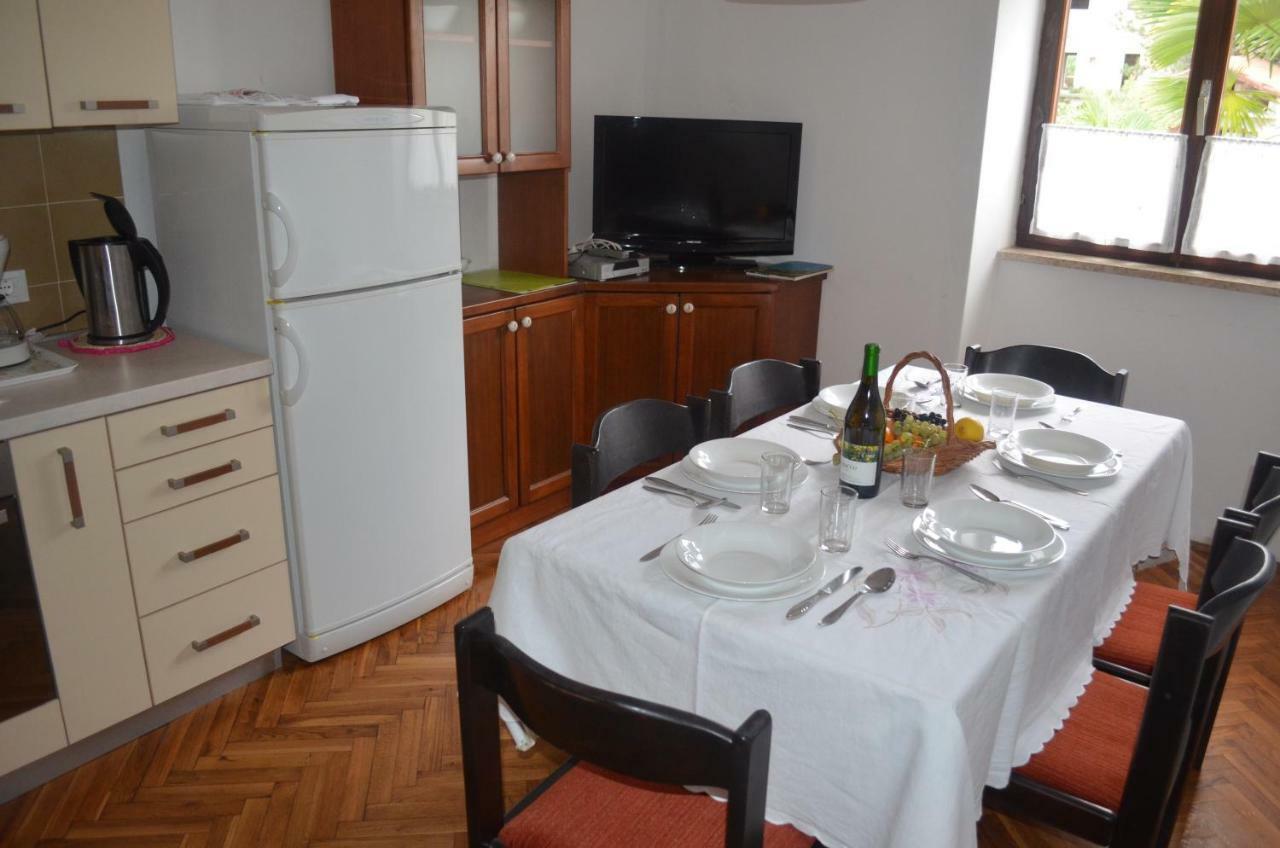 Apartments Mare Malinska Bagian luar foto