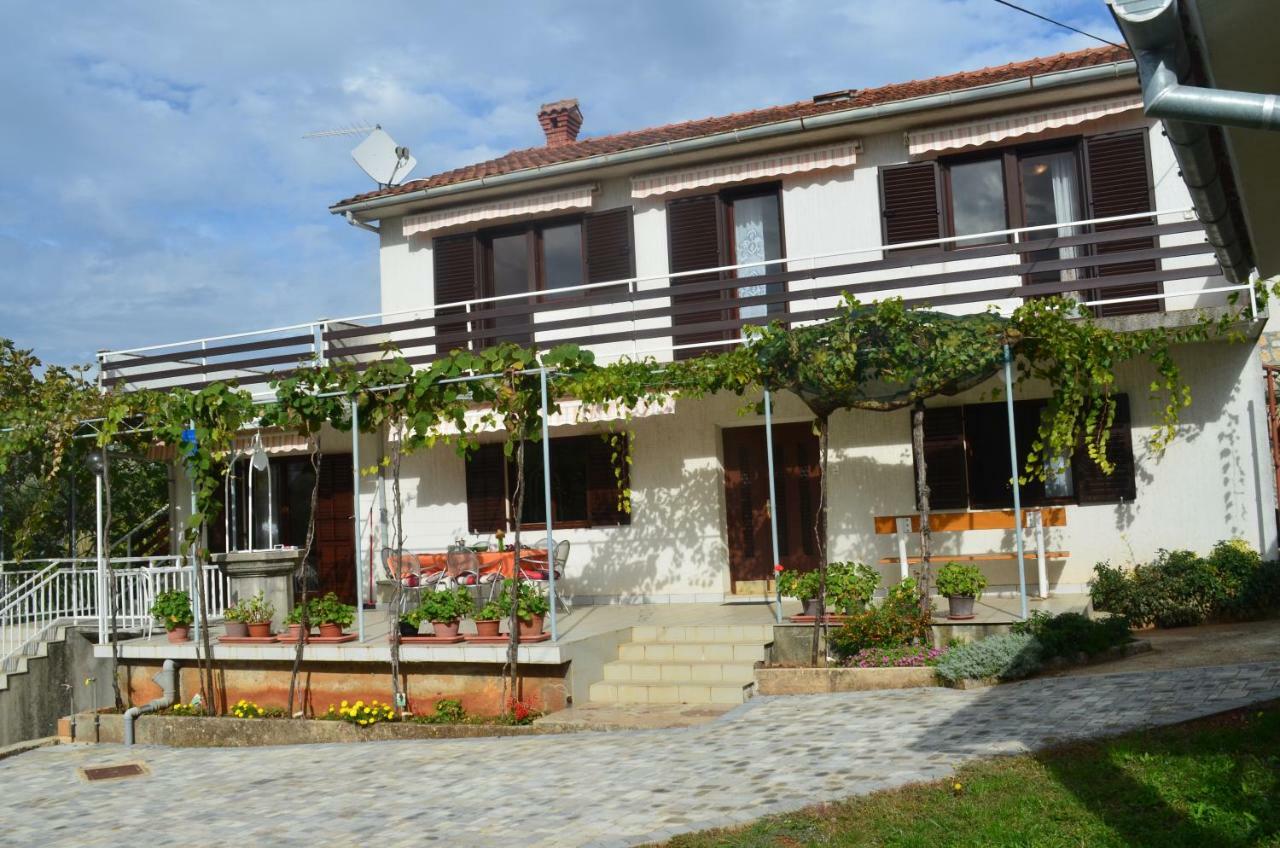 Apartments Mare Malinska Bagian luar foto