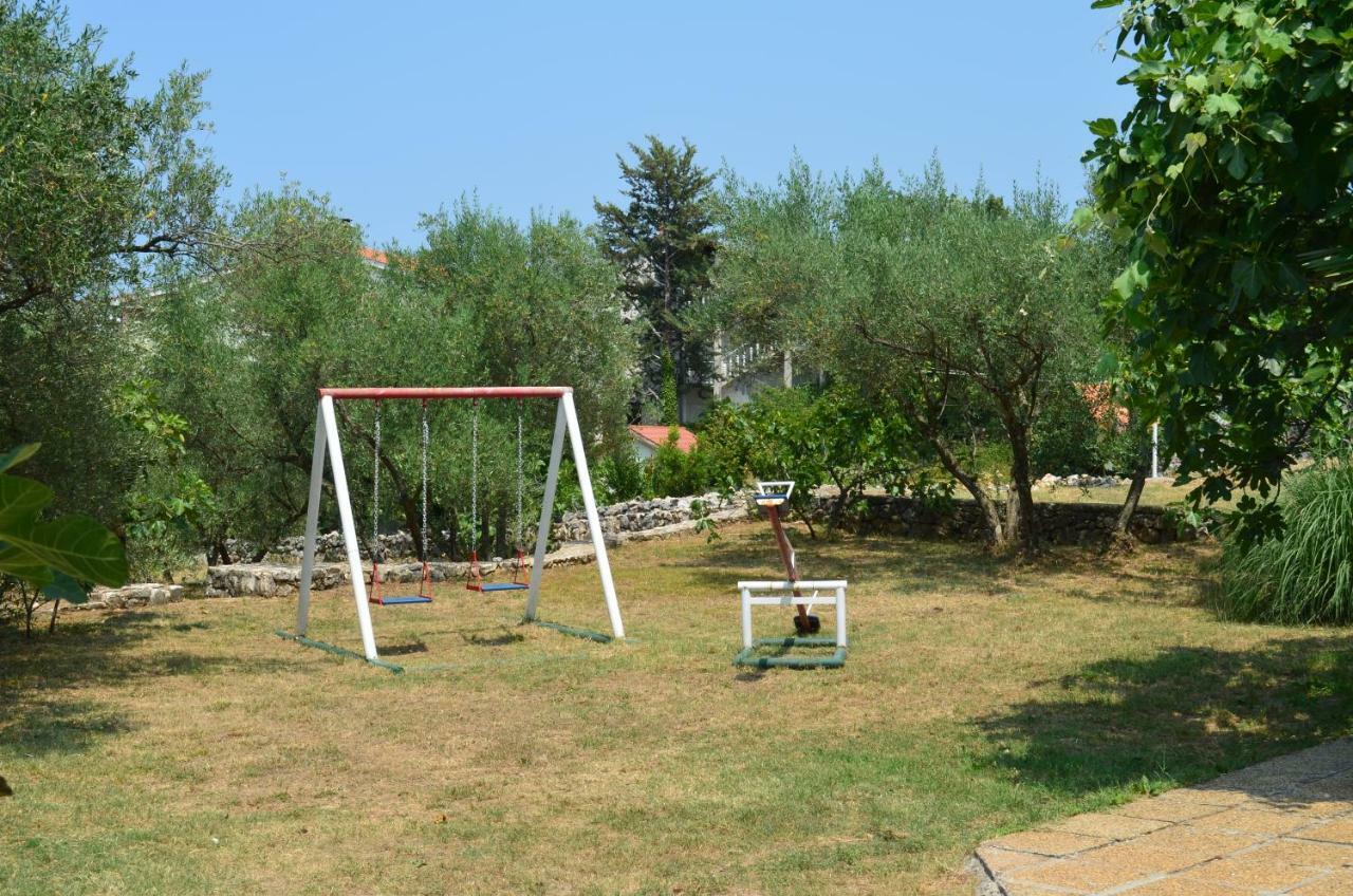 Apartments Mare Malinska Bagian luar foto