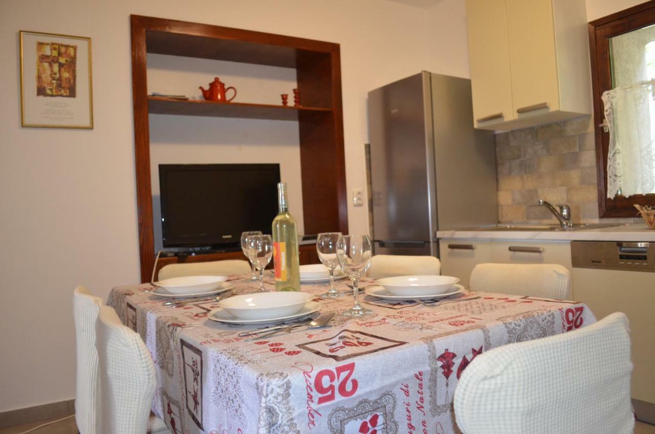 Apartments Mare Malinska Bagian luar foto