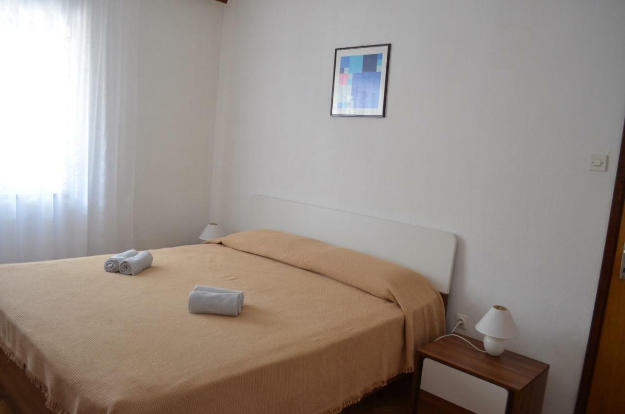 Apartments Mare Malinska Bagian luar foto