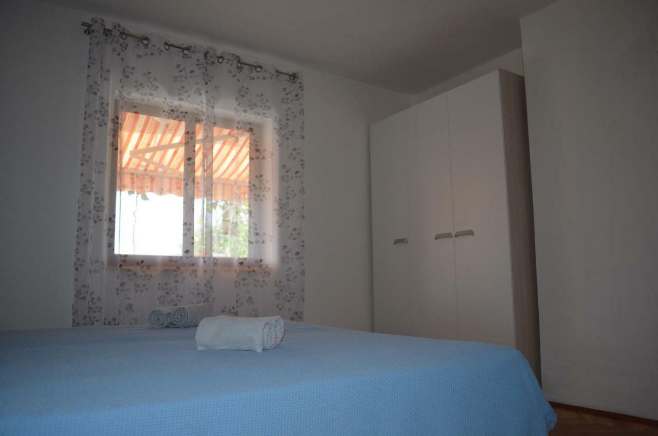 Apartments Mare Malinska Bagian luar foto