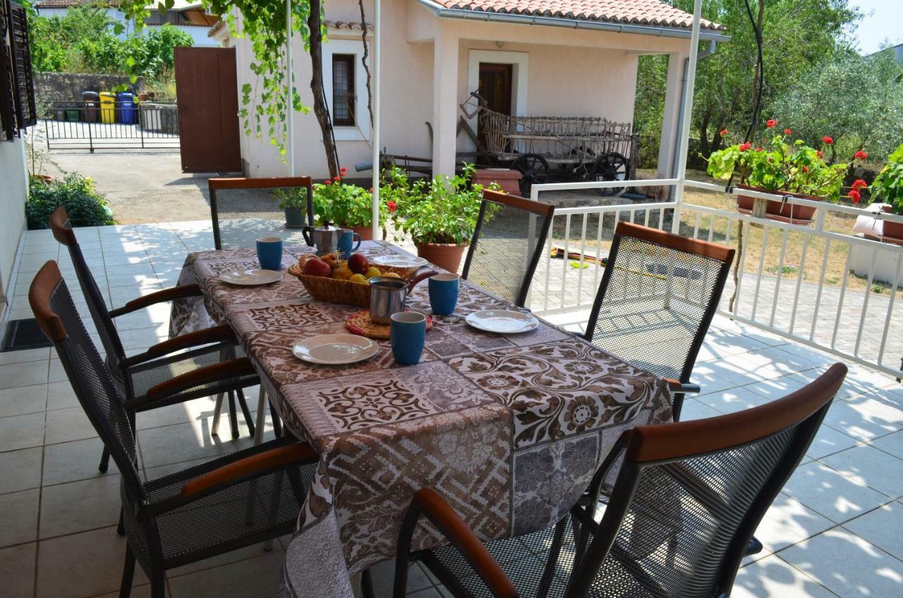 Apartments Mare Malinska Bagian luar foto