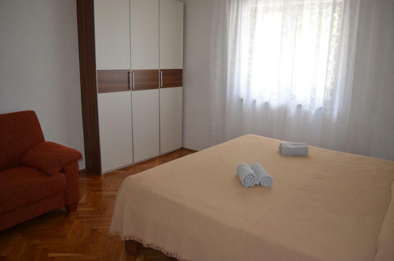Apartments Mare Malinska Bagian luar foto