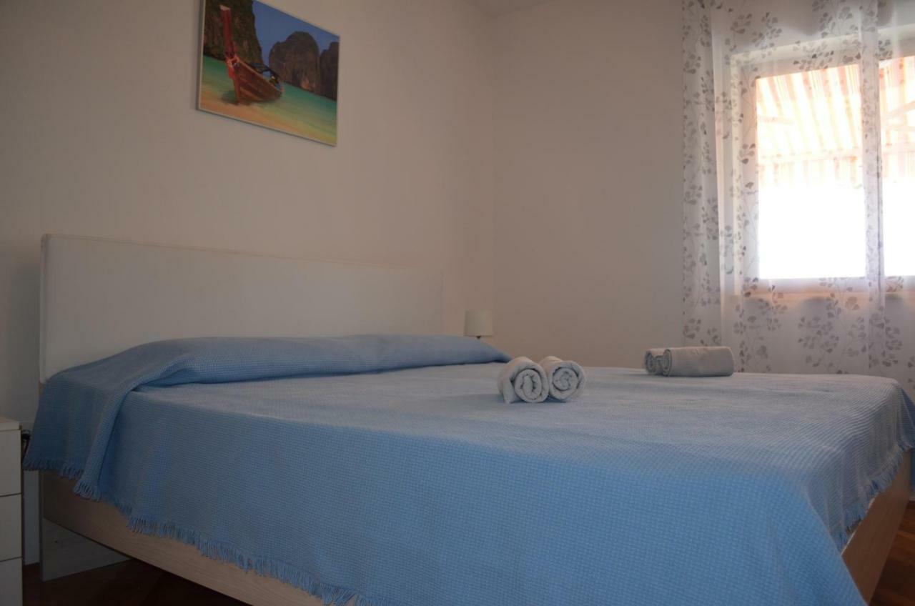 Apartments Mare Malinska Bagian luar foto
