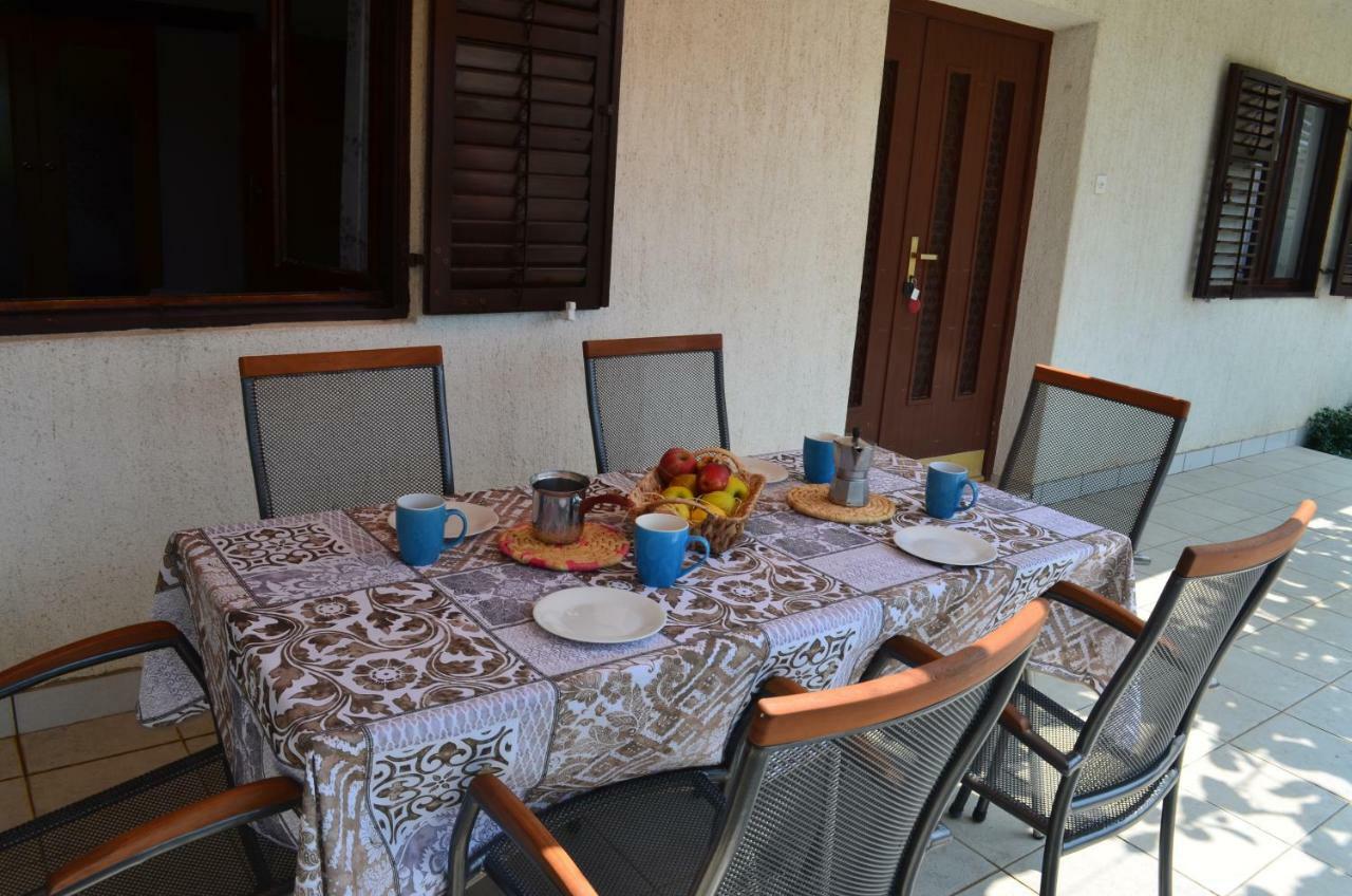 Apartments Mare Malinska Bagian luar foto