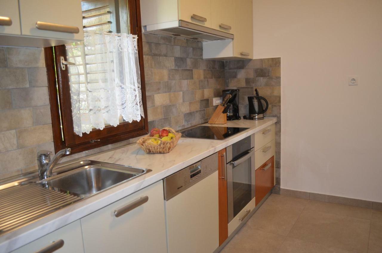 Apartments Mare Malinska Bagian luar foto