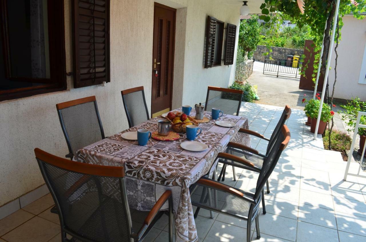 Apartments Mare Malinska Bagian luar foto